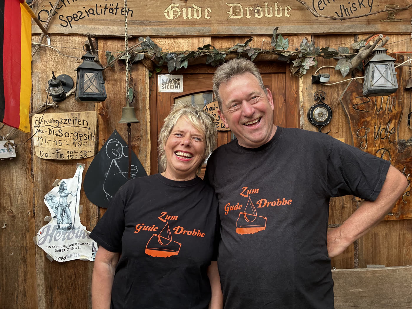 Esther und Stefan vor dem Zum Gude Drobbe